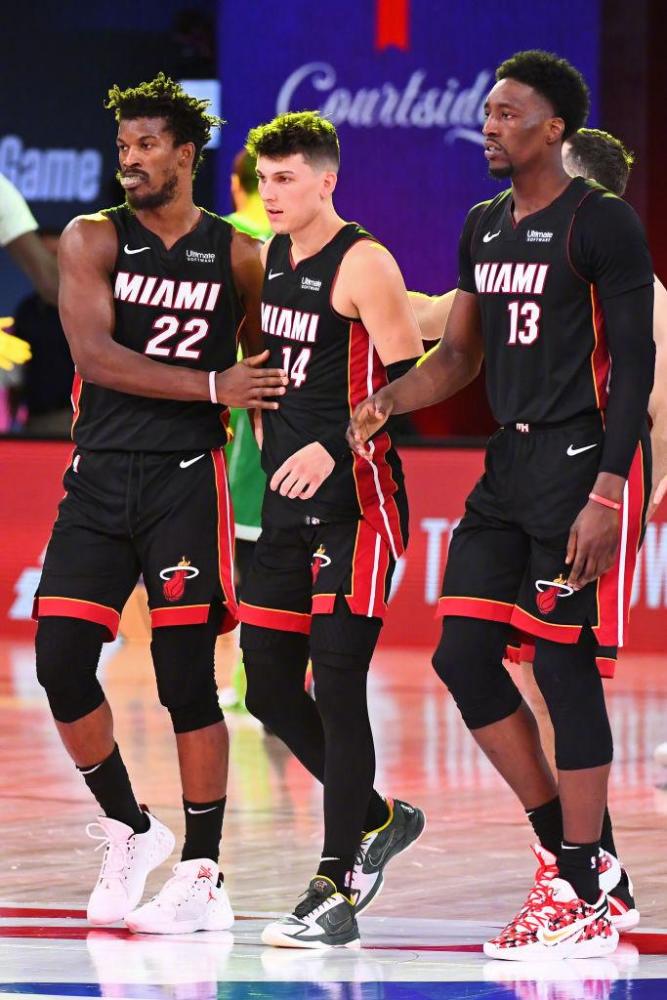 也反映出球 也反映出球